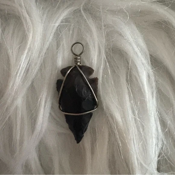 Stone & Spirit Arrows – Crystal Arrowhead Pendant Collection - Picture 3 of 5